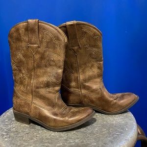 Size 1 for little cowboys and cowgirls.